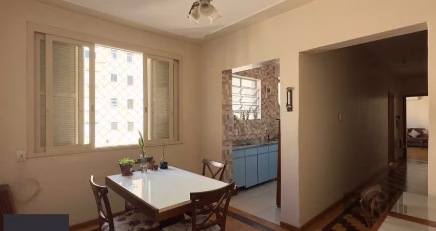 APARTAMENTO 3 DORMITÓRIOS, DE FRENTE E REFORMADO, NO CENTRO HISTÓRICO