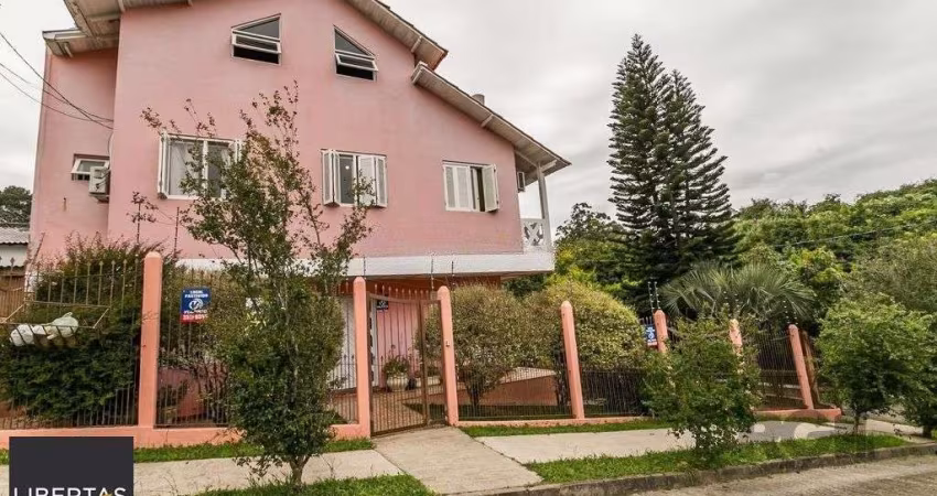 Casa de 310m², 5 dormitórios, 2 vagas no bairro Lomba do Pinheiro