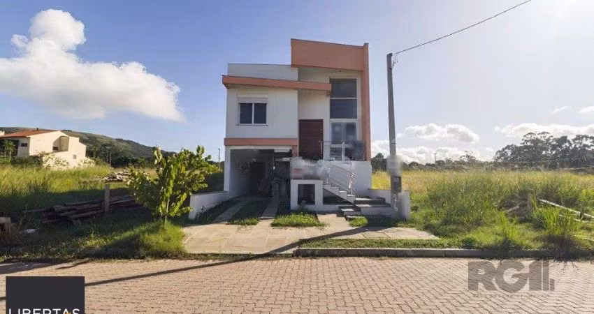 Casa de 3 dormitórios no bairro Hípica