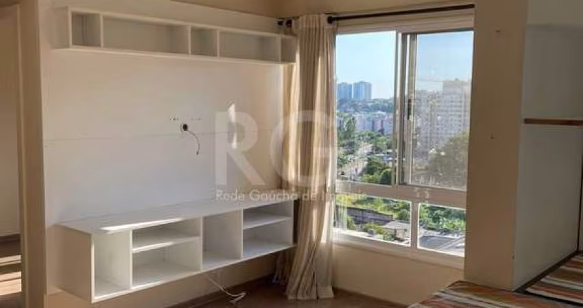 Apartamento com 2 dormitórios, localizado no bairro Morro Santana em Porto Alegr