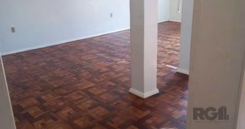 Apartamento com 4 dormitórios, com uma sacada no Bairro São João.