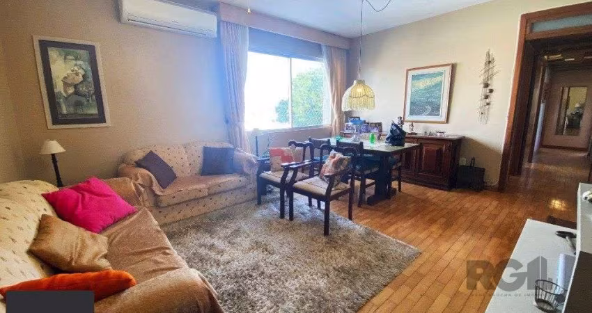 Apartamento de 03 dormitórios no bairro Santa Cecilia em Porto Alegre