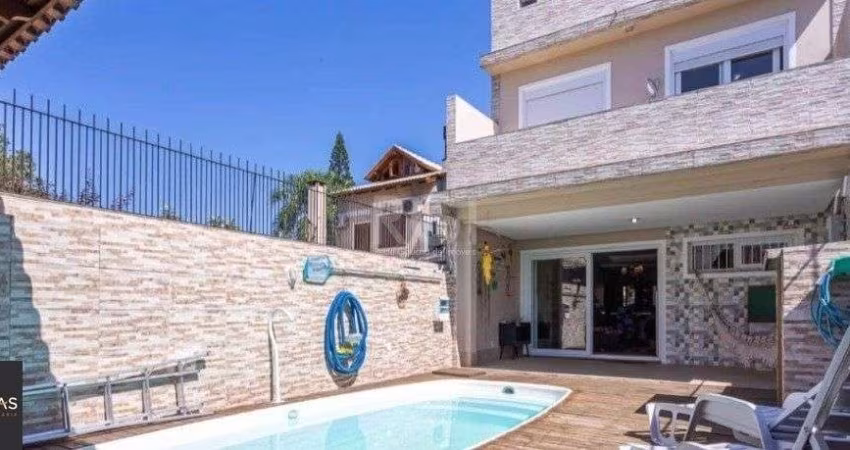 Excelente casa com 3 dormitórios e piscina