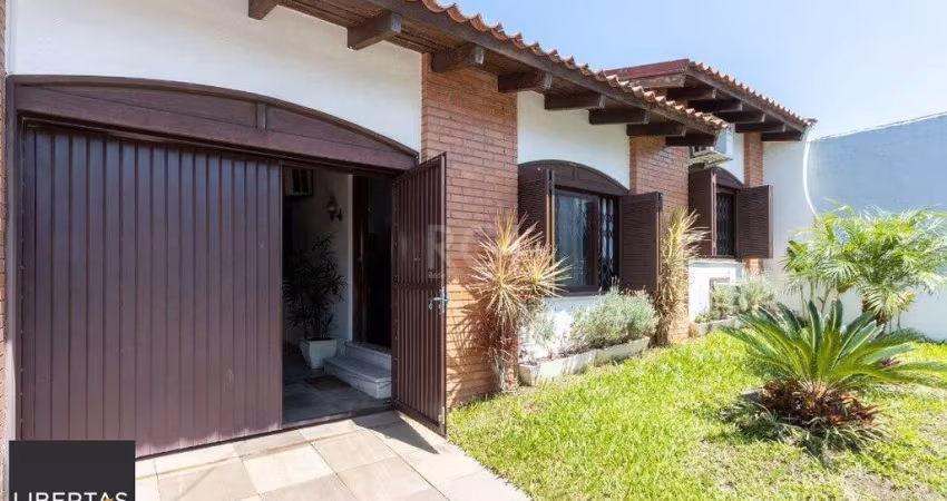 CASA TÉRREA À VENDA, 3 QUARTOS, 1 SUITE, PÁTIO, VAGA PARA 3 CARROS - BAIRRO MEDI