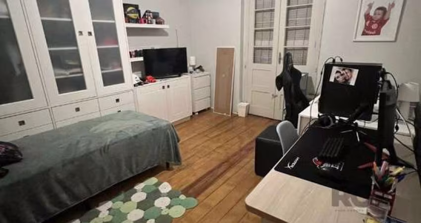Casa em alvenaria, próxima à 24 de outubro, com a seguinte composição