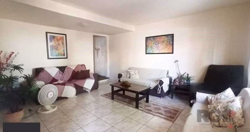 Sobrado 5 dormitórios, 4 suites, pátio, piscina, 1 vaga - Bairro Menino Deus