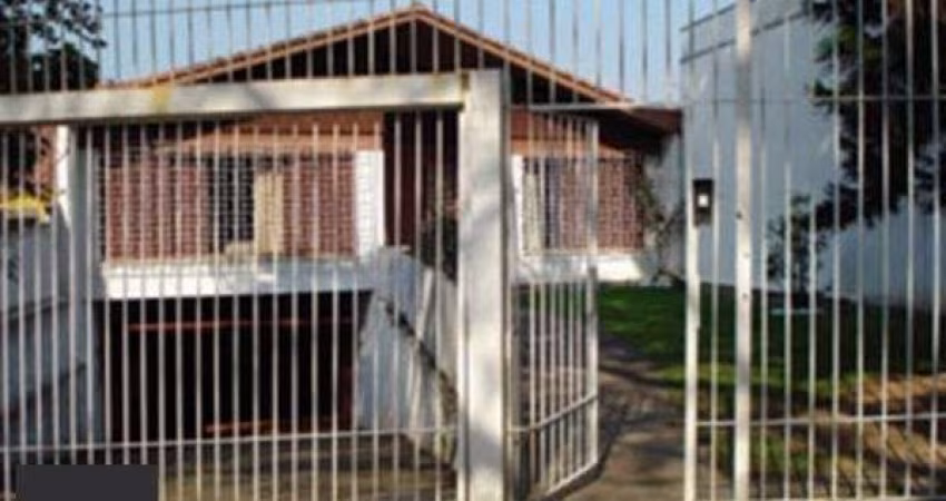 Casa para Venda - 334m², 5 dormitórios, sendo 1 suites, 5 vagas - Três Figueiras