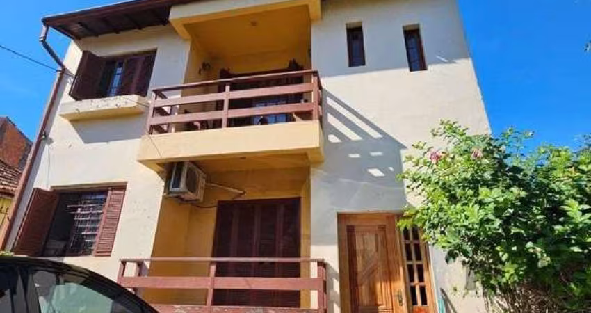 Casa para Venda - 248.56m², 5 dormitórios, 2 vagas - Teresópolis