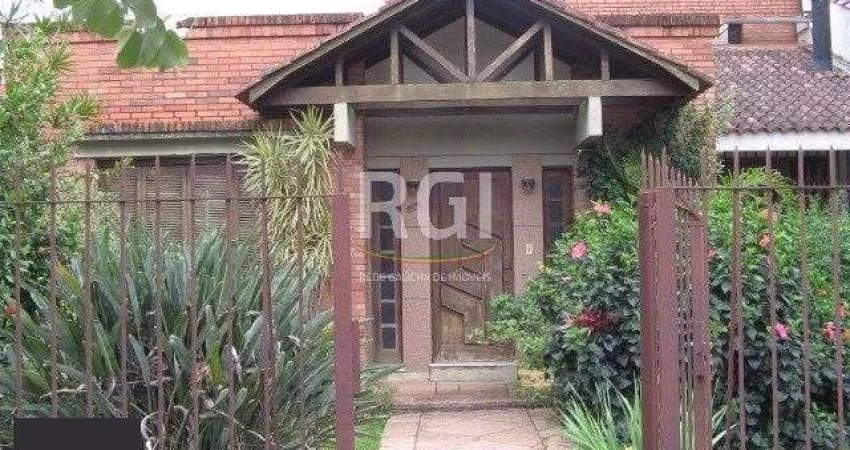 Casa para Venda - 260m², 3 dormitórios, sendo 1 suites, 7 vagas - Nonoai