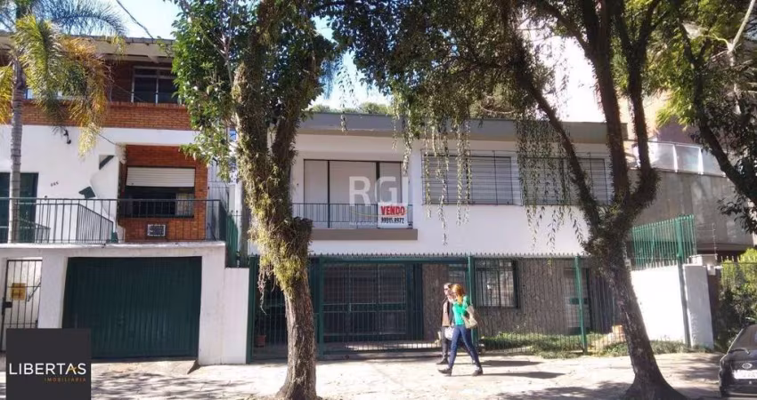 Casa para Venda - 363m², 3 dormitórios, sendo 1 suites, 2 vagas - São João