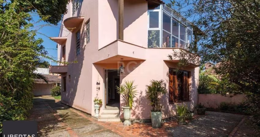 Casa para Venda - 253.35m², 3 dormitórios, sendo 1 suites, 4 vagas - Serraria