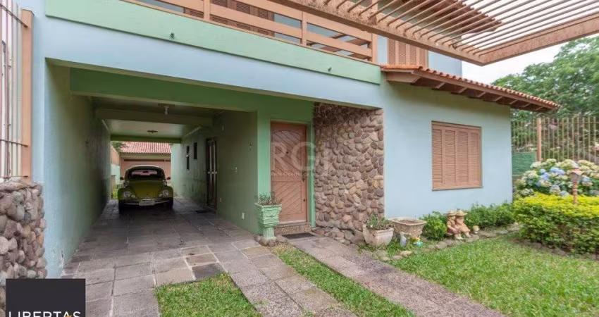Casa para Venda - 180m², 3 dormitórios, sendo 1 suites, 2 vagas - Guarujá
