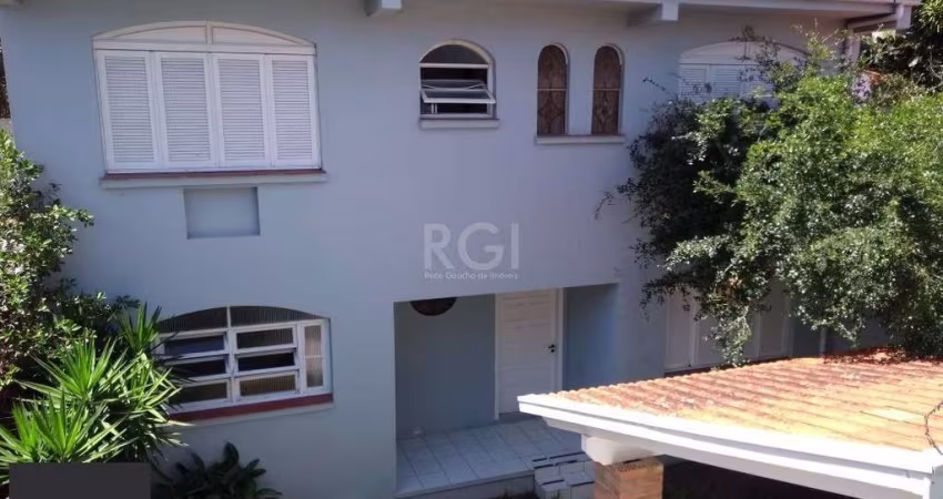 Casa para Venda - 300m², 4 dormitórios, 4 vagas - Menino Deus