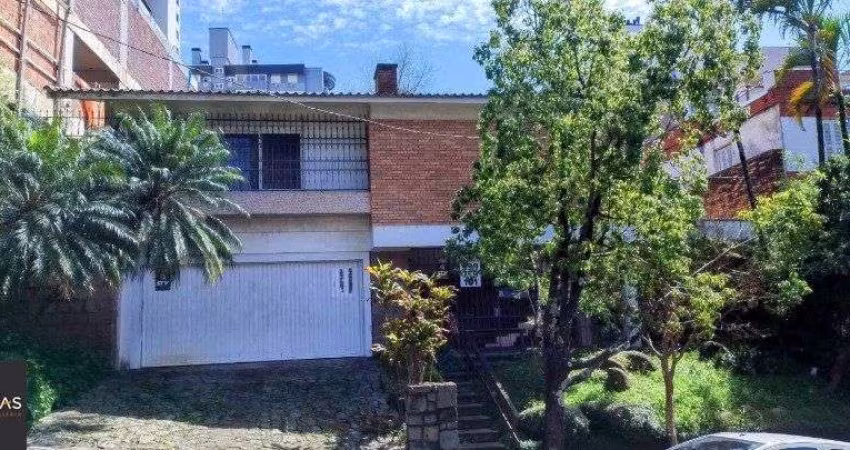 casa ampla, terreno excelente tamanho,  localização privilegiada em  porto alegr