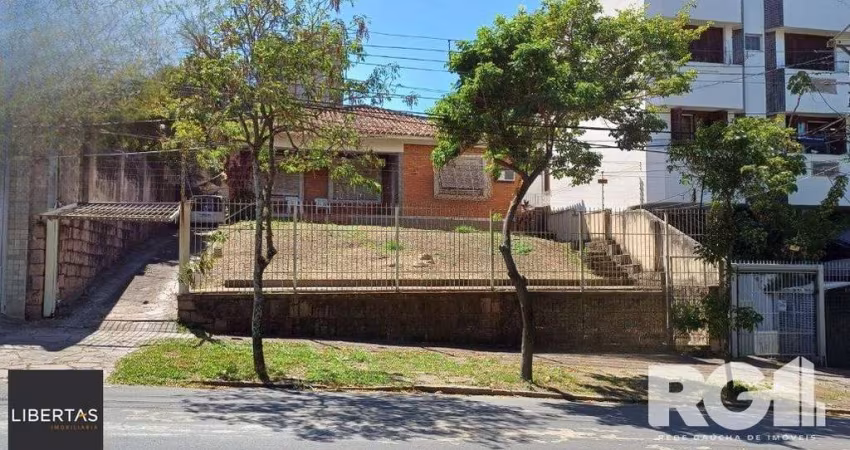Casa 3 dormitórios à venda Petrópolis Porto Alegre/RS
