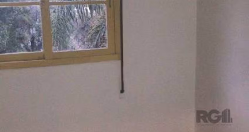 Apartamento de 03 dormitórios, sala, cozinha, banheiro. Condomínio  com salão de