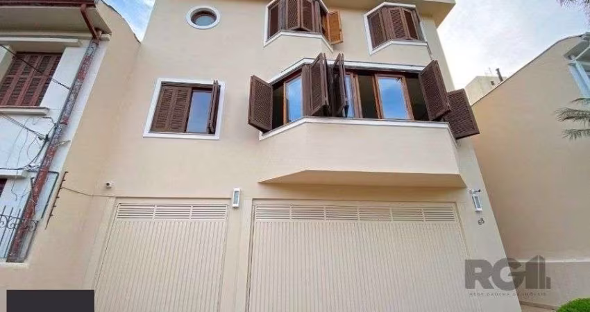 Excelente casa de 465m² com 3 dormitórios e 5 vagas de garagem.