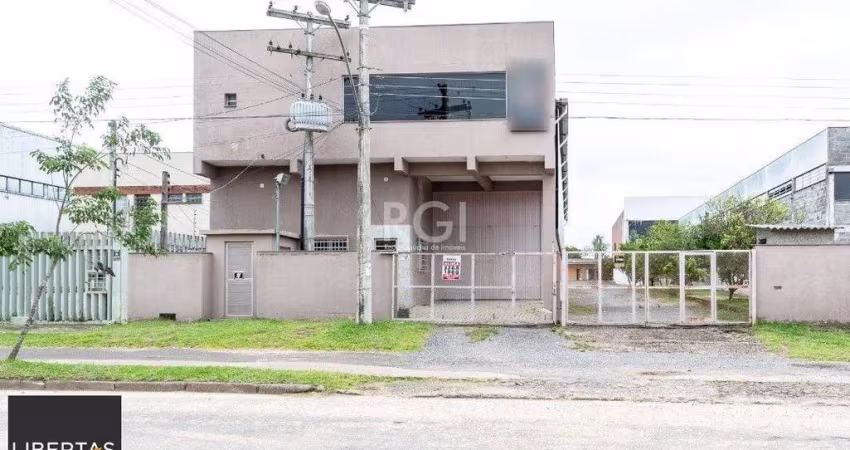 Pavilhão com área construída de cerca de 900m²