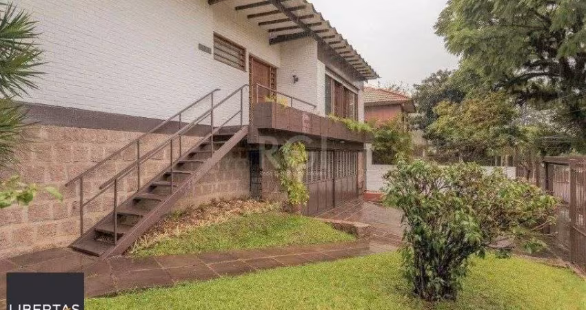 Casa para Venda - 327m², 4 dormitórios, sendo 1 suites, 3 vagas - Chácara das Pe