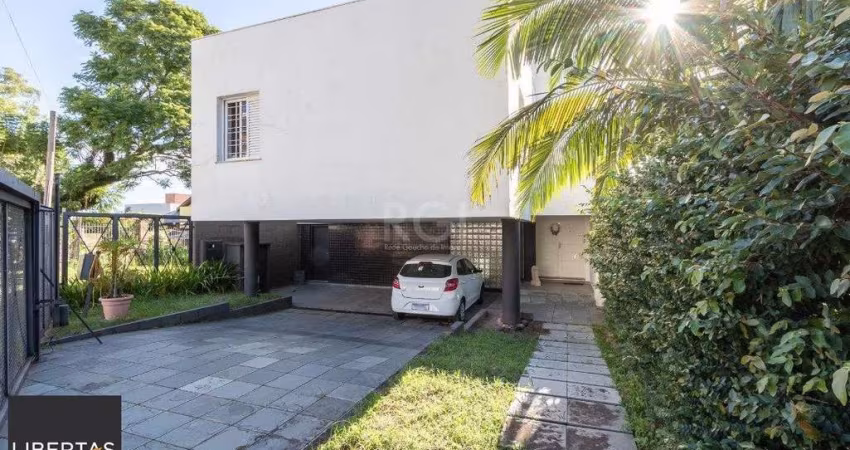 Casa para Venda - 470m², 3 dormitórios, sendo 1 suites, 6 vagas - Nonoai