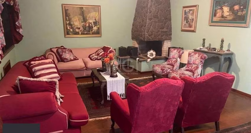 Casa para Venda - 524m², 3 dormitórios, sendo 1 suites, 5 vagas - Chácara das Pe