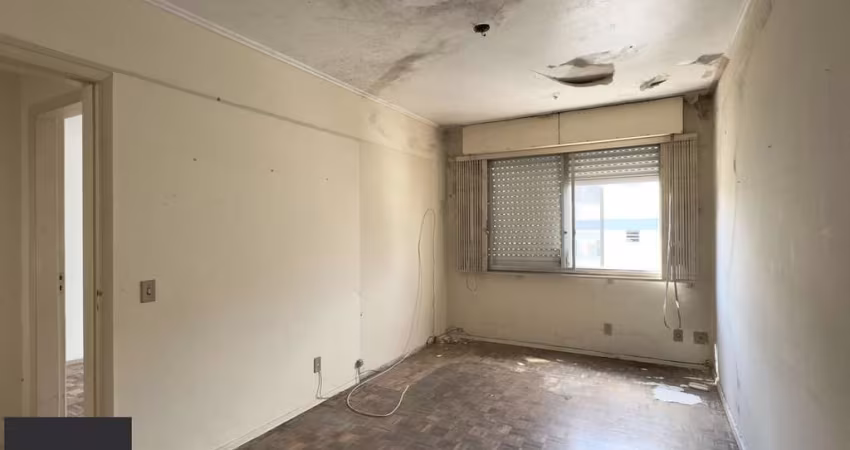 APARTAMENTO 1 DORMITÓRIO AMPLO, COM POTENCIAL PARA REFORMA