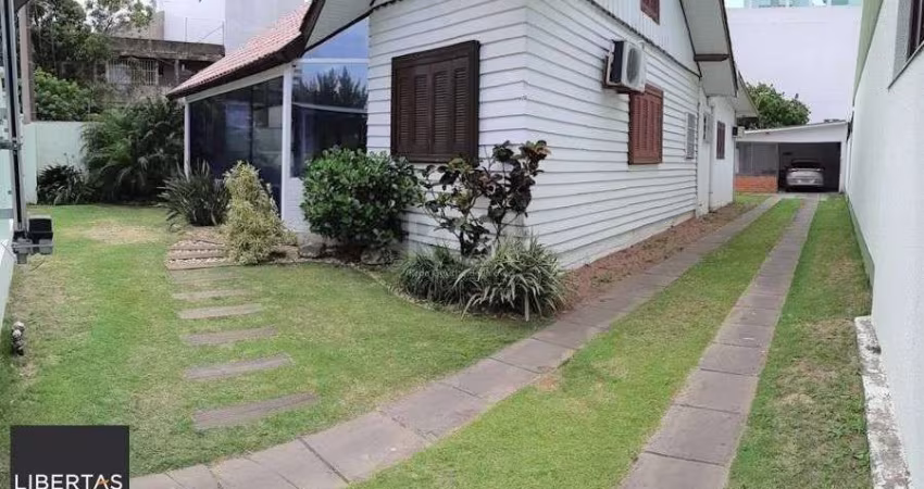 Casa no Centro de Tramandai com pátio