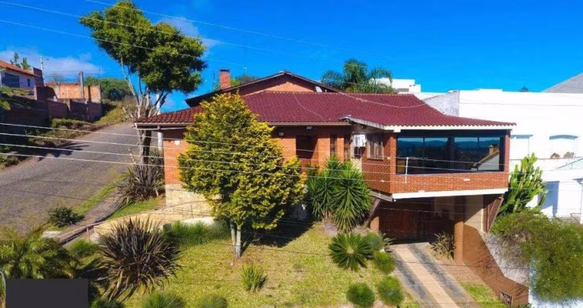 Casa com 4 dormitórios (1 sendo suíte) por R$ 2.500.000,00 na Rua Gaudie Ley Gar
