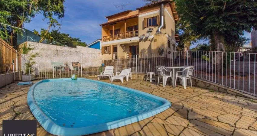 Casa para Venda - 300m², 4 dormitórios, sendo 1 suites, 3 vagas - Santa Isabel