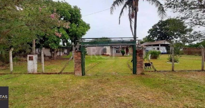 Casa para Venda - 400m², 2 dormitórios, sendo 2 suites, 9 vagas - Itapuã
