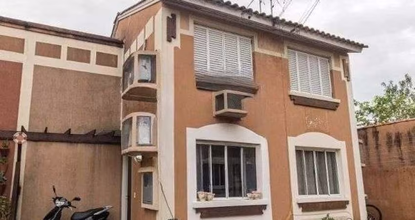 Casa em condomínio de 2 dormitórios vaga e infra