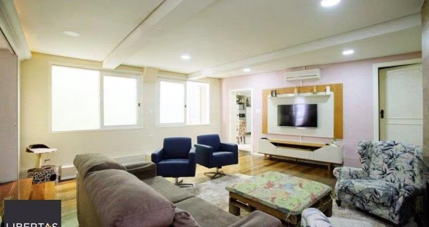 Excelente casa de 235m² com 4 dormitórios e 3 vagas no bairro Azenha.