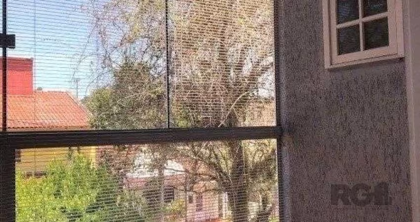 Vende-se casa estilo sobrad, no formado de 2 residencias independentes, 4 quarto