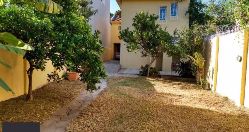 Casa ampla com pátio no Bairro Cristal, com 4 quartos