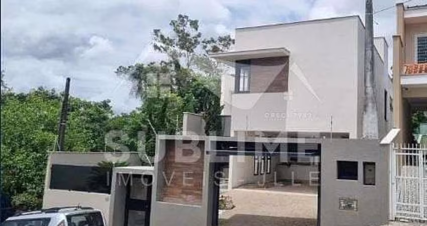 Sobrado Alto Padrão no Bairro Iririú com Suíte