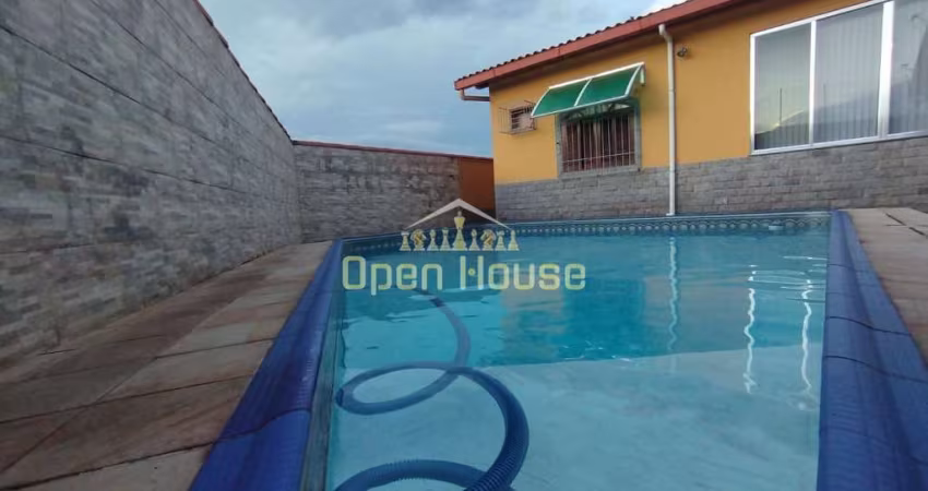 Linda Casa à Venda no Bairro Morada da Colina – 3 Quartos (1 Suíte) com Piscina e Área de Lazer Com