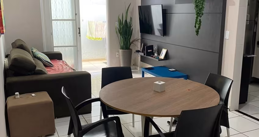 EXCELENTE APARTAMENTO DUPLEX, COM QUINTAL EM PRÉDIO BAIXO.