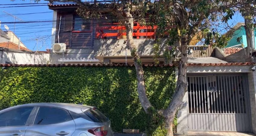 Sobrado à venda no Jardim Pinhal - 250,00 m².