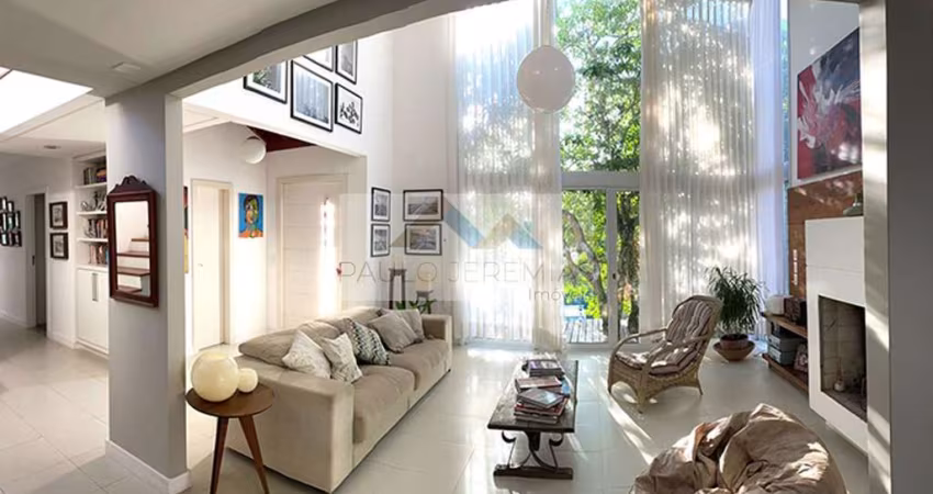 Casa à Venda em Sambaqui, Florianópolis - 160m² por R$2.800.000