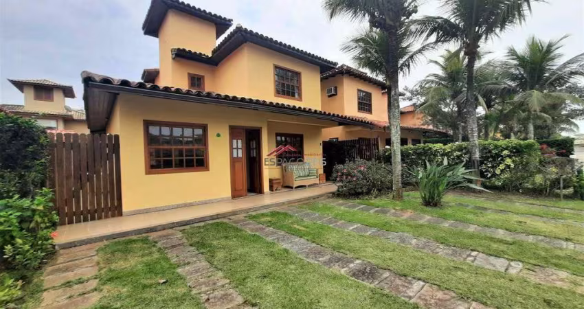 Aluguel anual em condomínio, a 20m da praia de Manguinhos, com 04 quartos, sendo 03 suítes e quintal privativo com espaço gourmet