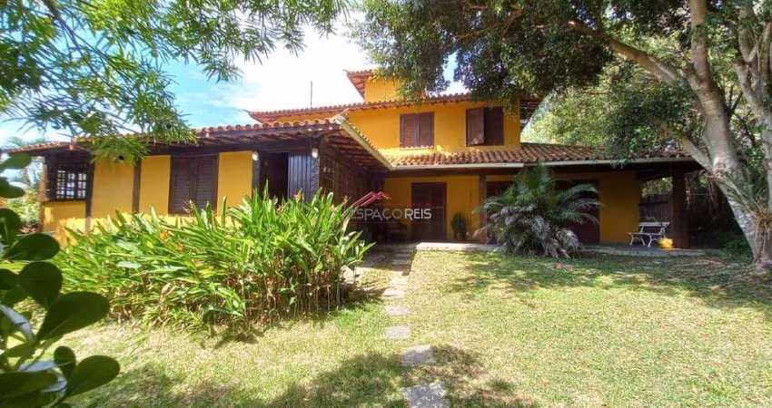 Casa de locação anual com 3 suítes independente na Ferradura em Buzios
