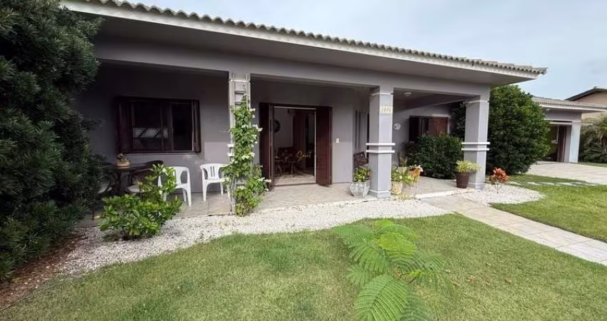 Casa à venda no centro de Imbé