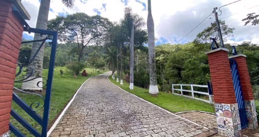Sítio à venda de porteira fechada em Nova  Friburgo RJ