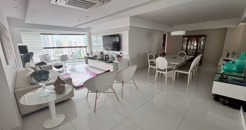 Lindo Apartamento no Edf. Alameda Imperial com com 4 quartos sendo 4 suítes com 172m² por R$ 1.850.000,00.