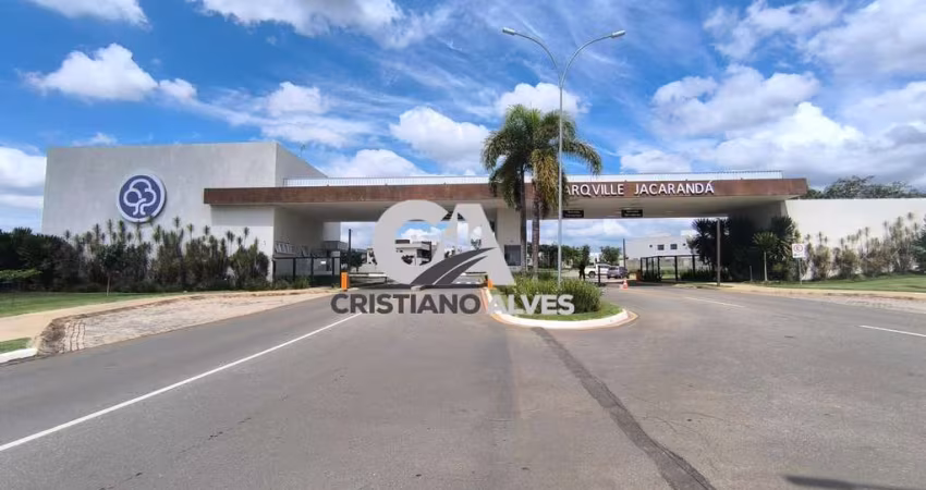 Sobrado a venda com 04 quartos condomínio Parqville Jacarandá Aparecida de Goiânia,sala com direito alto, todas no porcelanato, ótima localização.