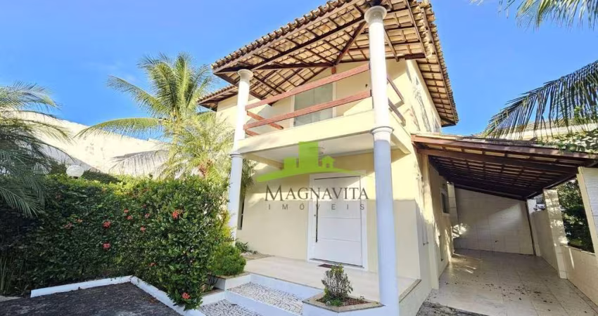 Linda Casa à venda em Buraquinho, Portão do Sol, 150m², 3/4, 1 suíte, varanda, jardim, condomínio exclusivo com piscina e churrasqueira