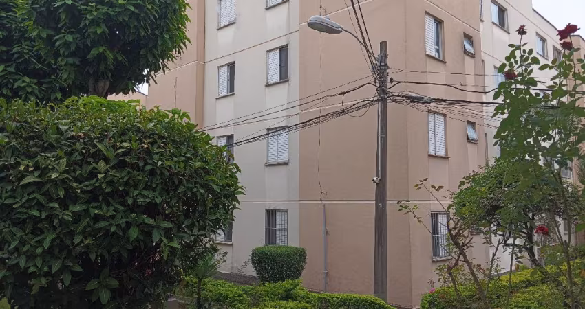 Apartamento com 02 dormitórios e vaga de garagem.