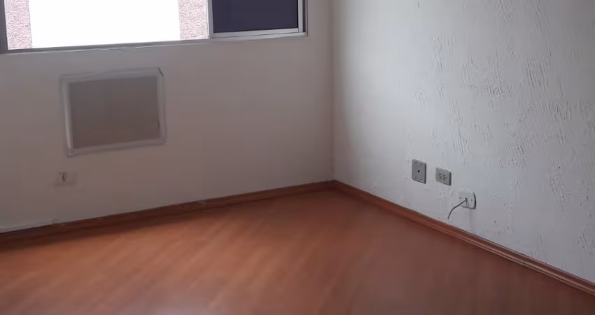 Oportunidade!.. Apartamento na Lapa, com 65m², 2 dormitórios, todo reformado, 319 mil Reais