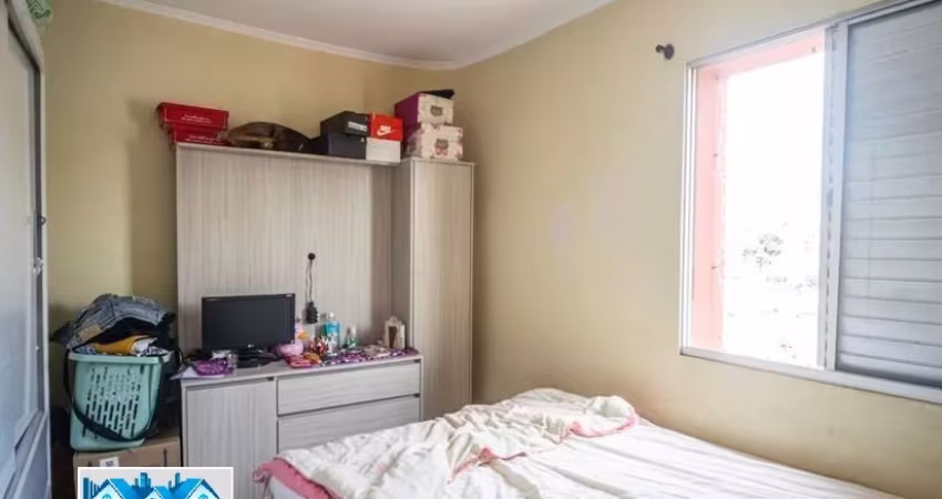 Apartamento em SCS, Nova Gerti, 59mts², 2 dormitórios, 1 vaga, cozinha planejada, passa-prato, banheiro reformado, porcelanato e sanca no teto.