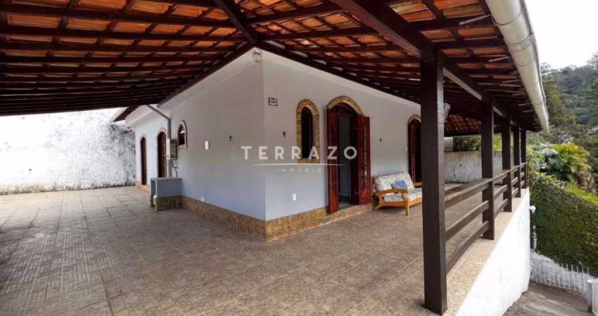 Casa à venda, 3 quartos, 1 suíte, 4 vagas, Pimenteiras - Teresópolis/RJ
